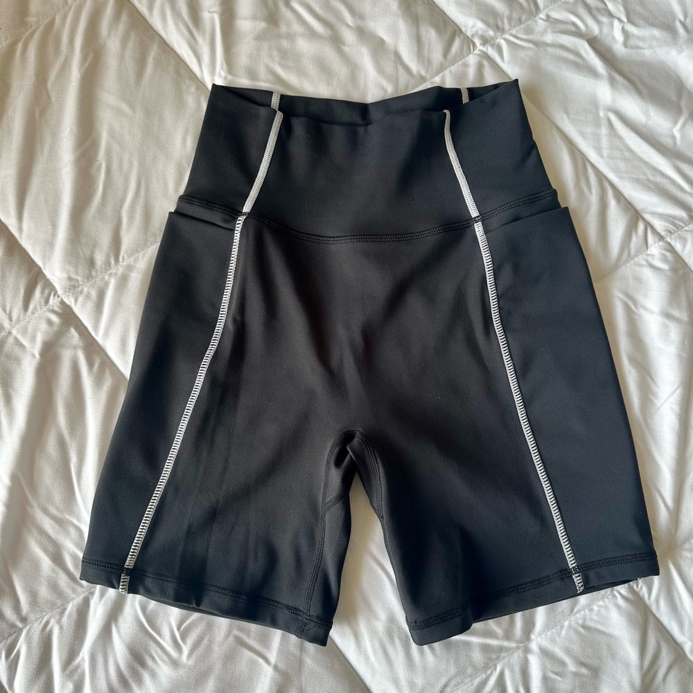 Ptula Yvette Pocket Short 6”